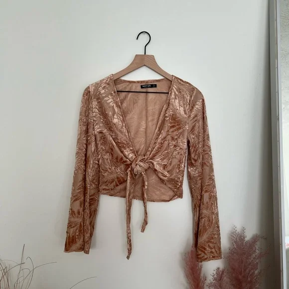 Nasty Gal Crushed Velvet Bell Sleeve Crop Top - Pink - US Size 2 - Picture 2 of 5